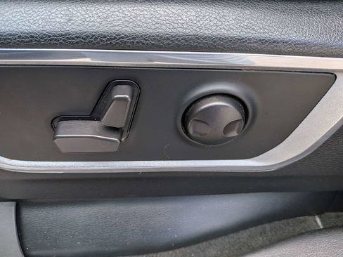 Used 2022 RAM 1500 Laramie AWD/4WD image 18