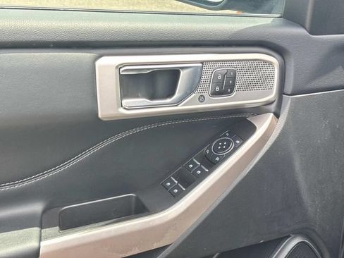 Used 2023 Ford Explorer Limited w/ Equipment Group 301A AWD/4WD image 29
