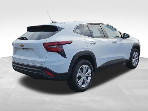 New 2026 Chevrolet Trax LS image 4