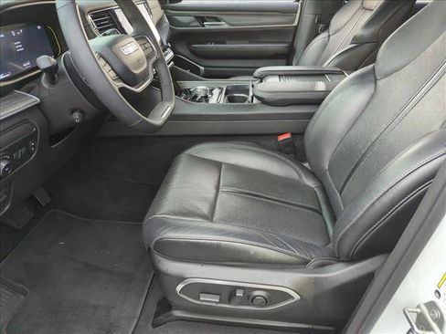 Used 2024 Jeep Wagoneer L Series II RWD image 15