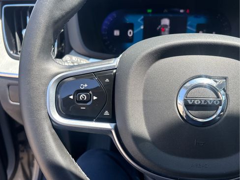 Used 2025 Volvo XC60 B5 Plus AWD/4WD image 15