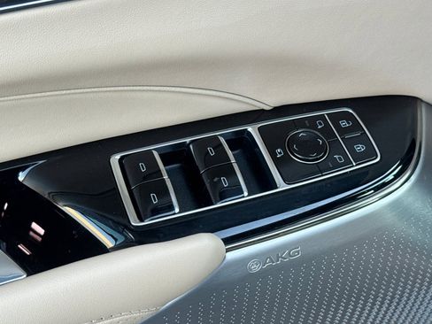 Certified 2025 Cadillac Lyriq Luxury w/ Nappa Leather Package image 11