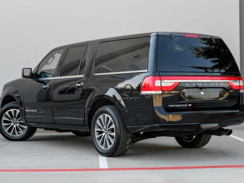 Used 2017 Lincoln Navigator L Select image 9
