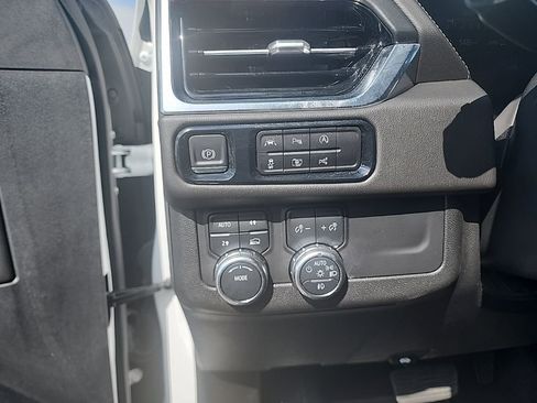 Used 2025 GMC Yukon XL Denali image 23