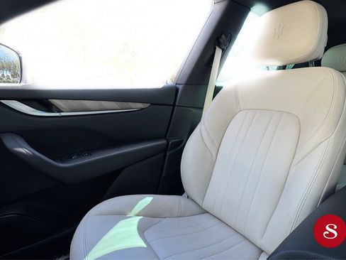 Used 2021 Maserati Levante image 13