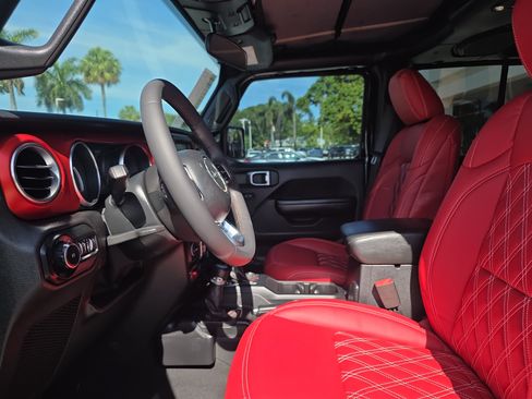 Used 2020 Jeep Wrangler Unlimited Rubicon AWD/4WD image 23