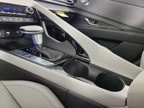 New 2025 Hyundai Elantra Limited w/ Cargo Package image 18