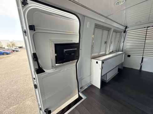 Used 2021 Mercedes-Benz Sprinter 2500 image 16