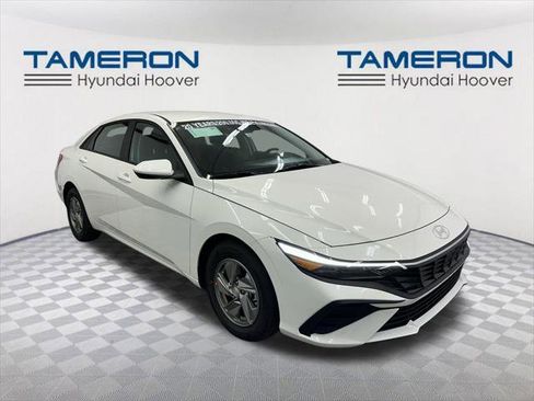 New 2026 Hyundai Elantra SE FWD image 7