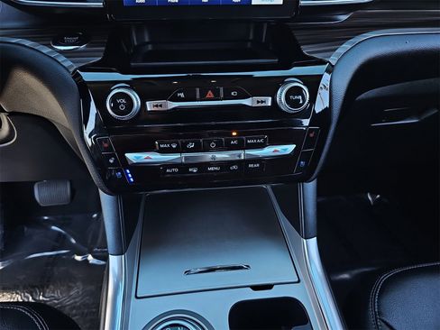 Used 2023 Ford Explorer Limited image 27