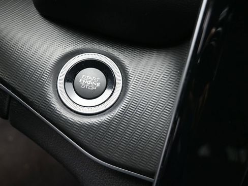 Used 2023 Jeep Grand Cherokee Laredo image 16