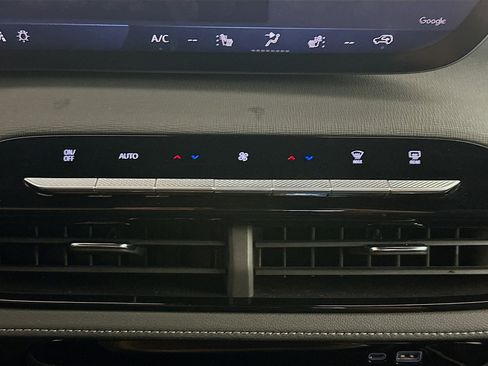 Used 2025 Buick Enclave Preferred FWD image 24