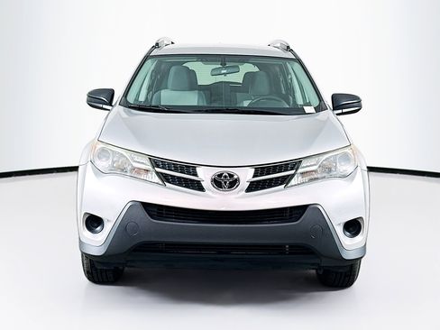 Used 2015 Toyota RAV4 LE FWD image 2