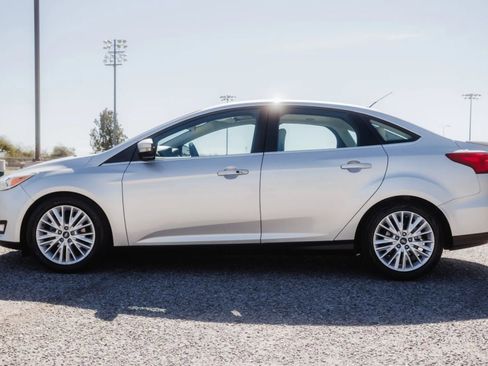 Used 2018 Ford Focus Titanium image 9
