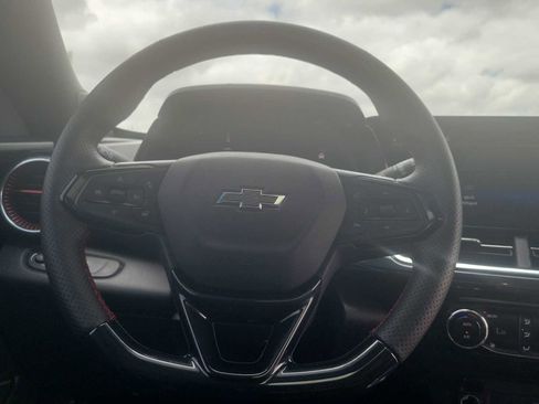 Used 2025 Chevrolet Trax RS w/ Sunroof Package FWD image 19