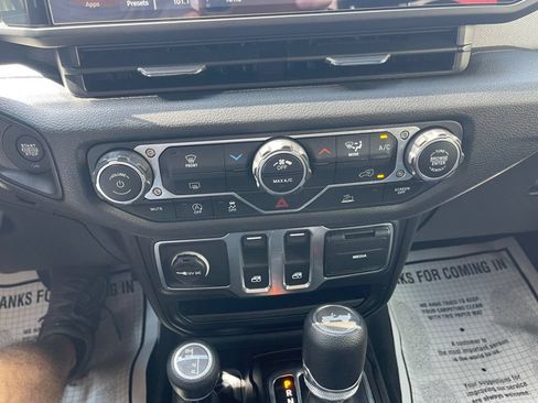 Used 2025 Jeep Wrangler Sport AWD/4WD image 20