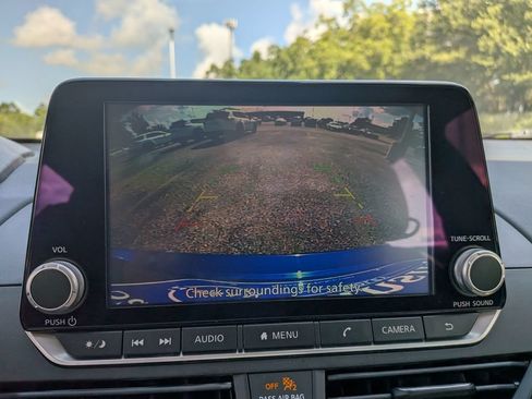 Used 2025 Nissan Altima 2.5 SV FWD image 25