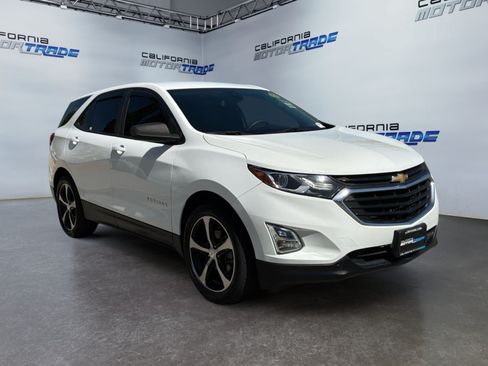 Used 2021 Chevrolet Equinox LS w/ LS Convenience Package FWD image 3