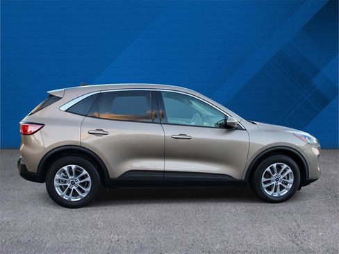 Used 2020 Ford Escape SE image 9