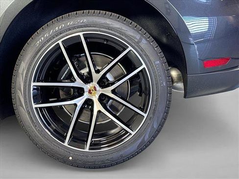 Used 2026 Porsche Macan AWD/4WD image 24