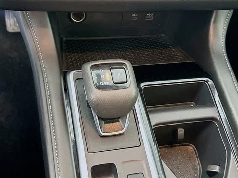 Used 2025 Nissan Pathfinder SV image 24