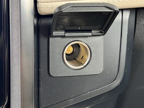 Used 2023 Ford Expedition Platinum image 40