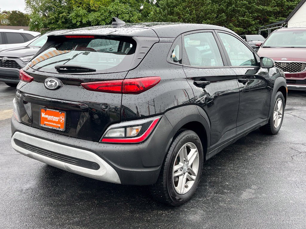 Used 2023 Hyundai Kona SE w/ Cargo Package FWD image 11