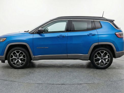 Used 2025 Jeep Compass Limited image 5