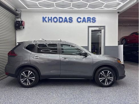 Used 2020 Nissan Rogue SV w/ Premium Package FWD image 5