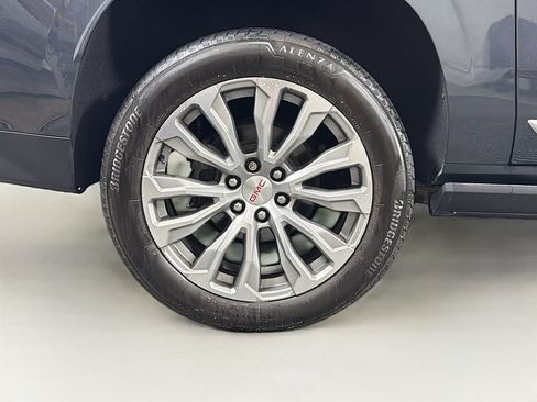 Used 2021 GMC Yukon XL Denali w/ Denali Premium Package AWD/4WD image 38