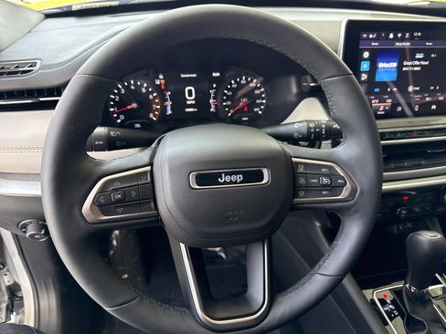 Used 2025 Jeep Compass Limited AWD/4WD image 17