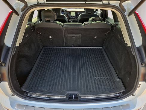 Used 2024 Volvo XC60 B5 Plus w/ Protection Package Premier AWD/4WD image 14