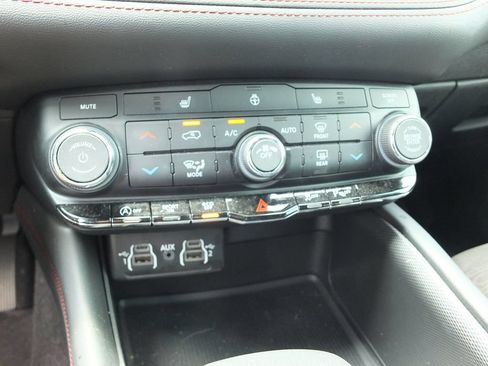 Used 2023 Dodge Durango GT RWD image 29