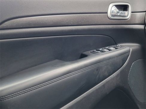 Certified 2018 Jeep Grand Cherokee Altitude image 37