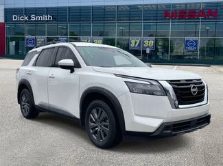 Used 2024 Nissan Pathfinder SV video 1