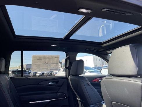 New 2026 Chevrolet Traverse RS image 10