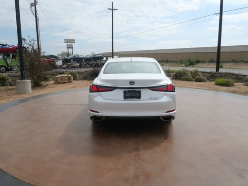 Used 2024 Lexus ES 350 w/ Premium Package image 4