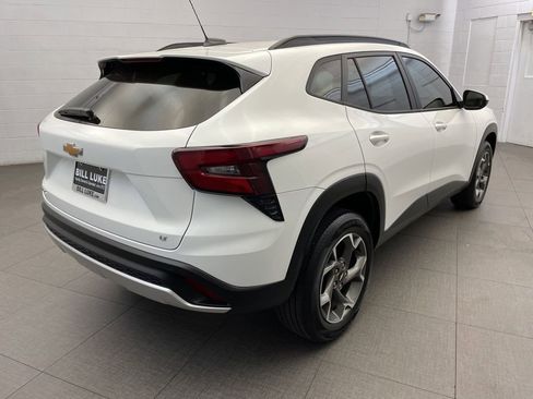 Used 2024 Chevrolet Trax LT w/ Driver Confidence Package FWD image 4
