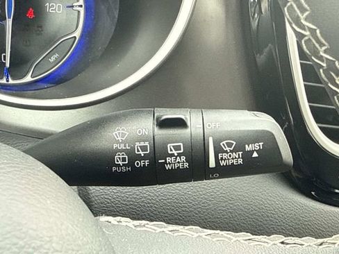 Used 2024 Chrysler Pacifica Touring-L FWD image 18