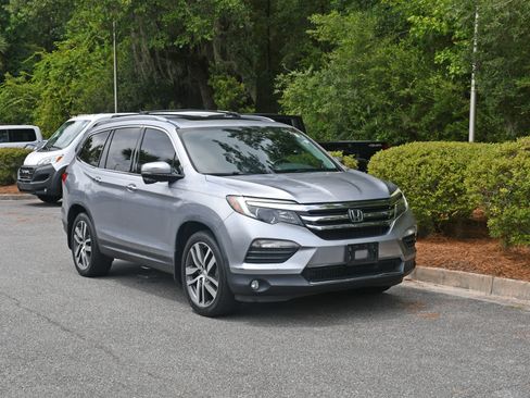 Used 2017 Honda Pilot Touring image 6