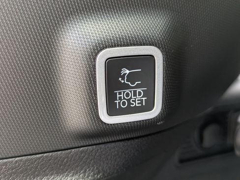 New 2025 Jeep Grand Cherokee Laredo X w/ Luxury Tech Group I image 28