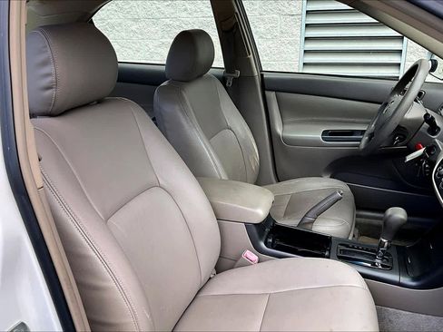 Used 2005 Toyota Camry LE FWD image 8
