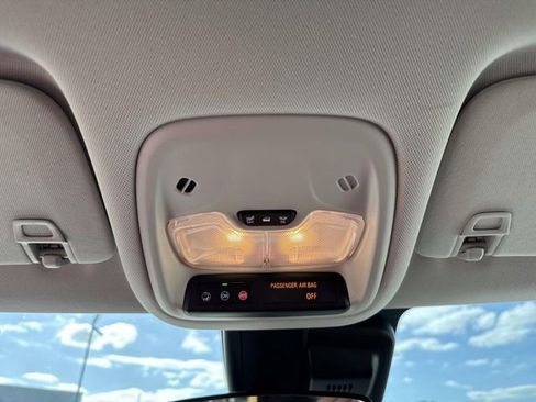 Used 2025 Chevrolet TrailBlazer LT FWD image 51