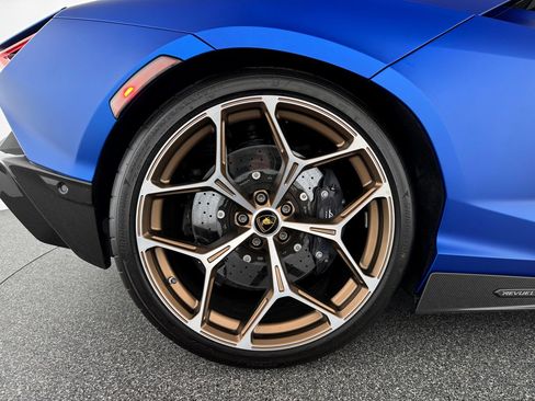 Used 2025 Lamborghini Revuelto image 32