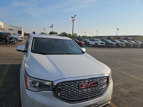 Used 2017 GMC Acadia Denali w/ Technology Package AWD/4WD image 12