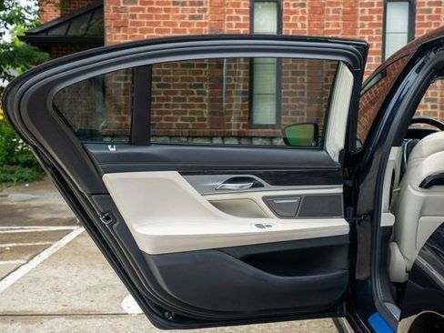 Used 2019 BMW 740i w/ Executive Package RWD image 47