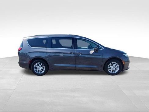 Certified 2022 Chrysler Pacifica Touring-L FWD image 35