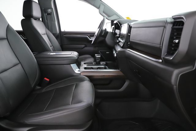 Used 2022 GMC Sierra 1500 SLT AWD/4WD image 32