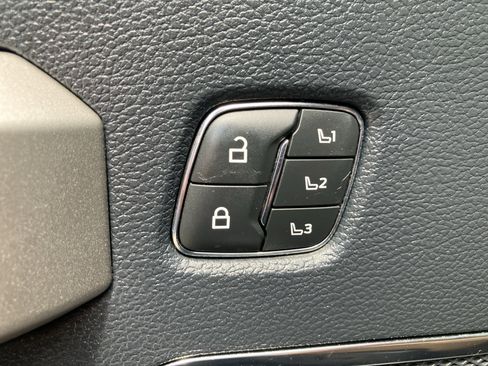Used 2022 Ford F250 Lariat w/ Lariat Value Package AWD/4WD image 32