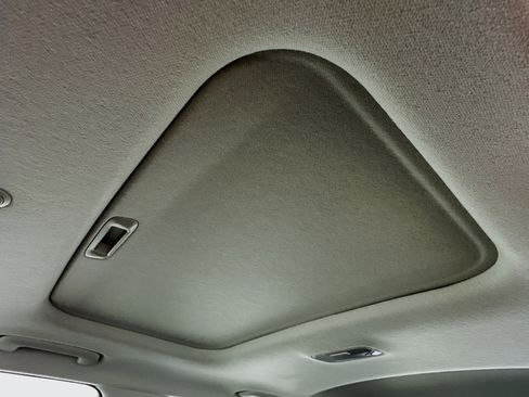 Used 2025 Hyundai Venue SEL image 25